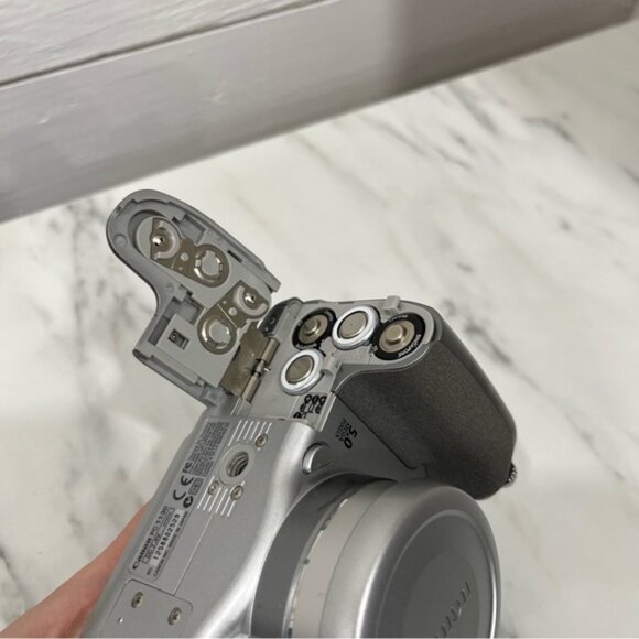 Canon PowerShot for parts/repair - Picture 5 of 7